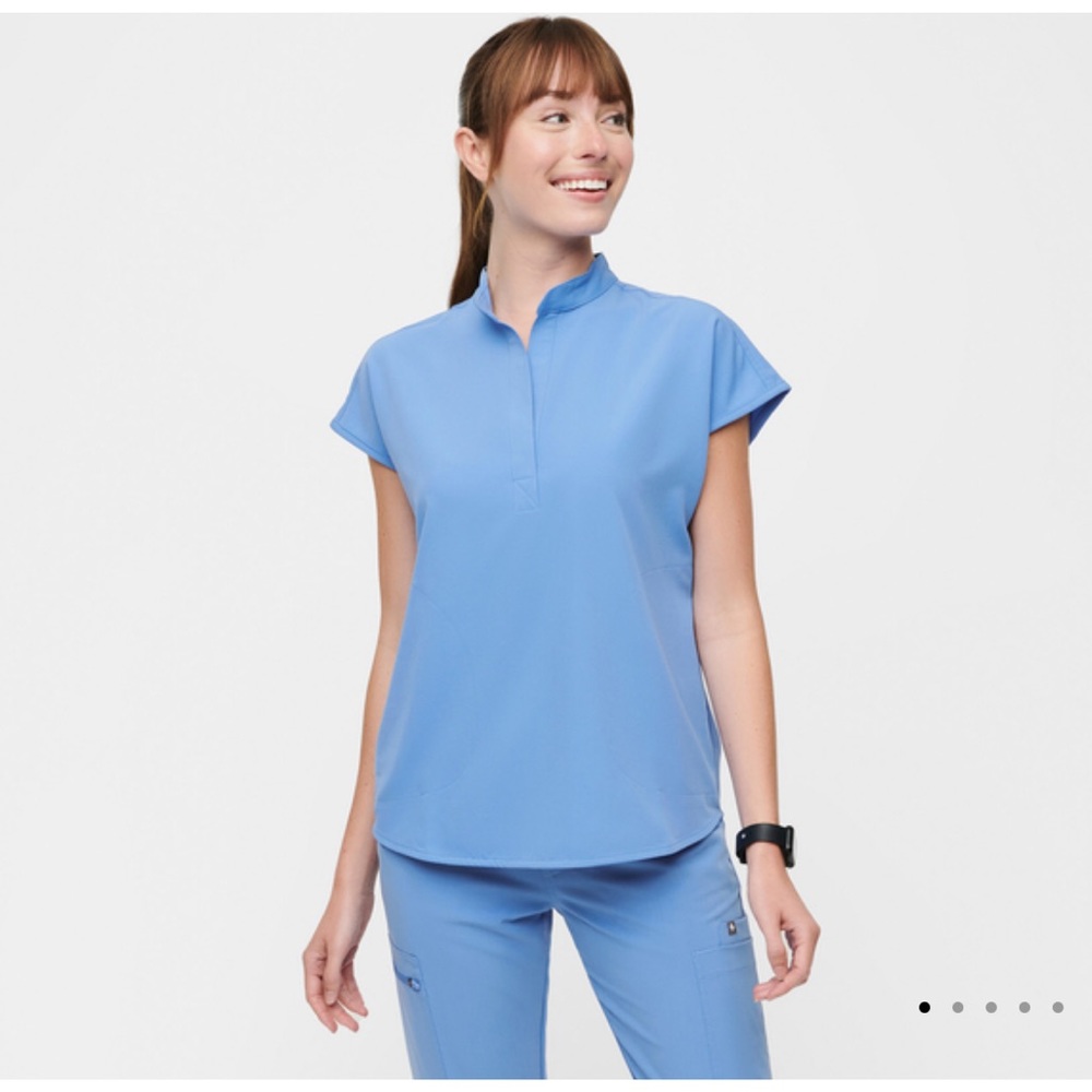 FIGS Rafaela scrub top with mandarin collar, ceil blue Size Medium 👩🏼‍⚕️
